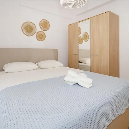 Ifigenia 2 Bedrooms 7guests